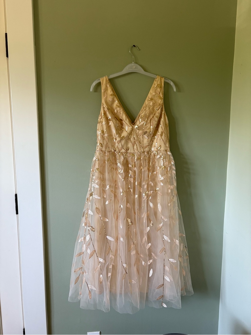 Elegant Gold V-Neck Embroidered Tulle Dress